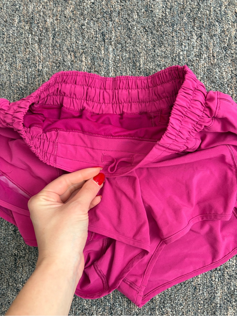 lululemon athletica hotty hot shorts 2.5 ripened raspberry - Picture 3 of 6